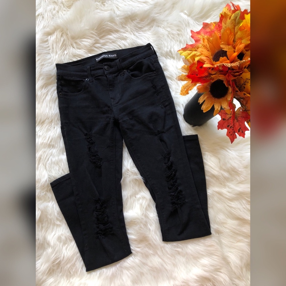 Women’s Express Distressed Jeggings
